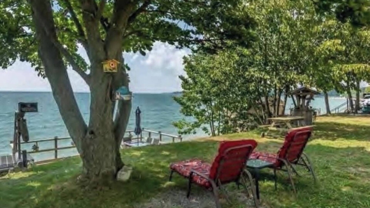 Dunnville Cottage | 4 season fully furnished cottage, hottub, fire pits and outstanding views!
