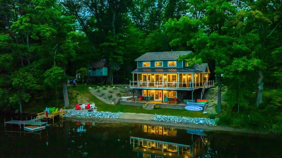Lily Dale Cottage | 4 Season Lakeside Cottage - The Dragonfly Inn & Resort
