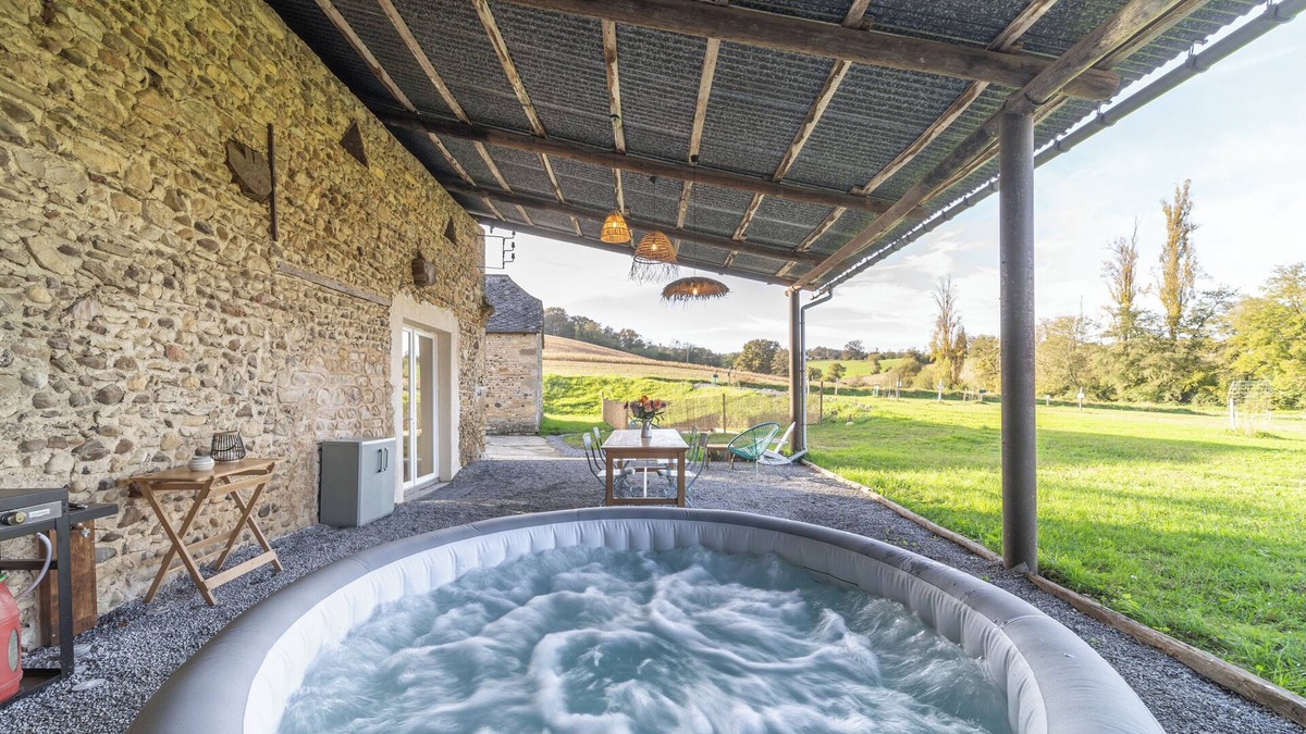 Cardesse House | 4-star country cottage with private Jacuzzi