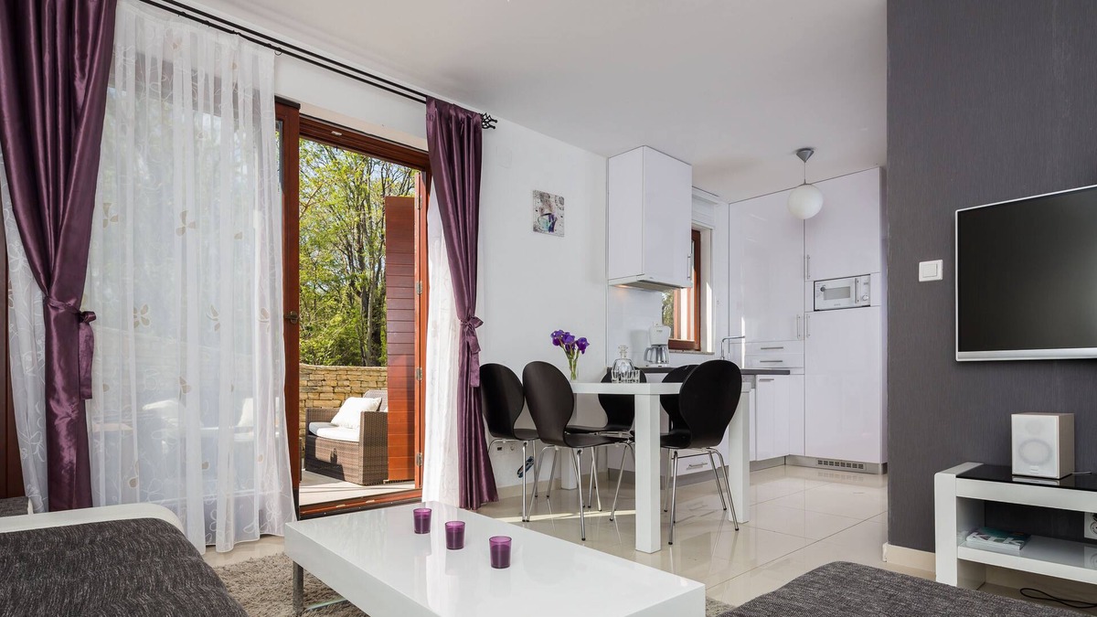 Cizici House | 4 star romantic villa, just a minute walk to the beach, heated pool.