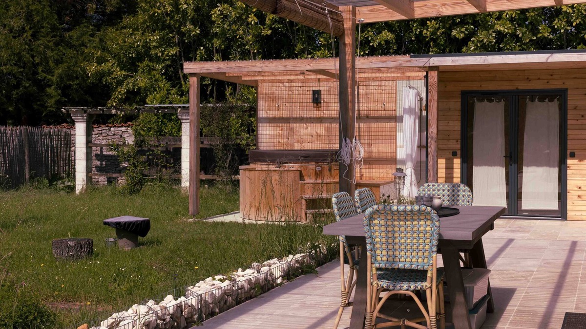 Salles-de-Villefagnan Cottage | 4-star swimming pool and spa gîte in Charente