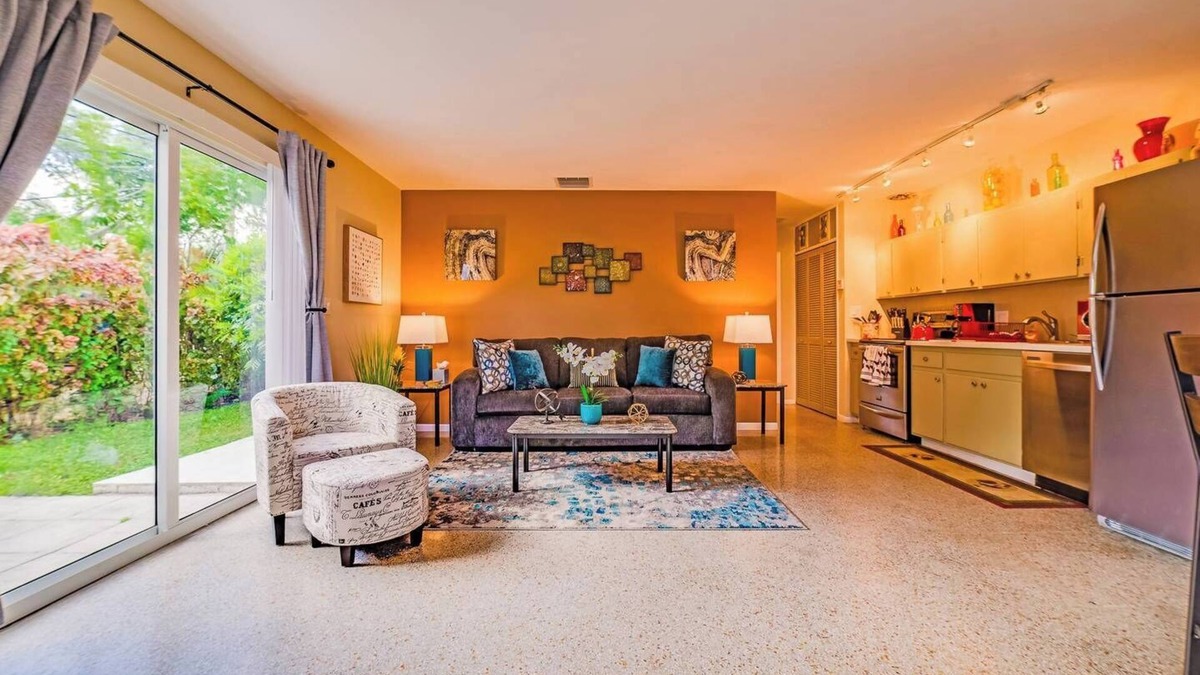 Poinsettia Heights Apartment | #4 ❤️ Sunny, Newly Furnished 1BR apt