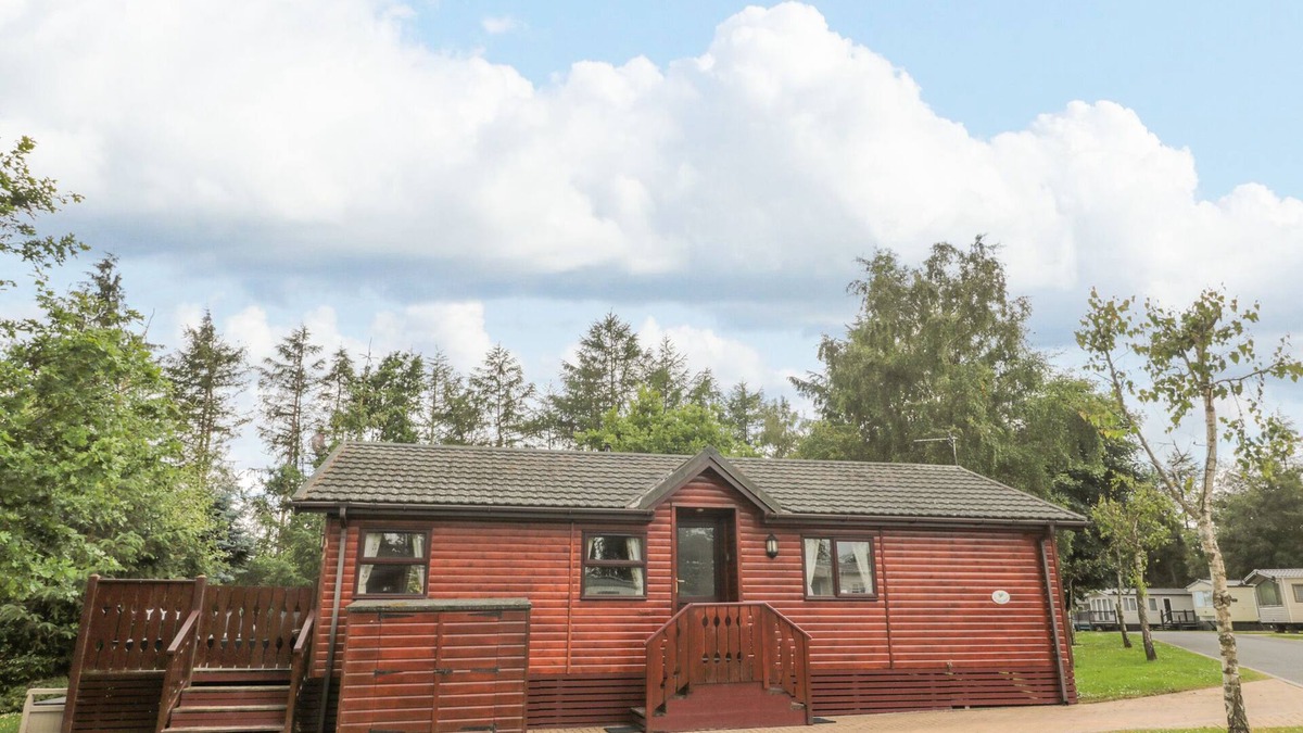 Swarland Cottage | 4 THE OAKS, pet friendly, with a garden in Swarland