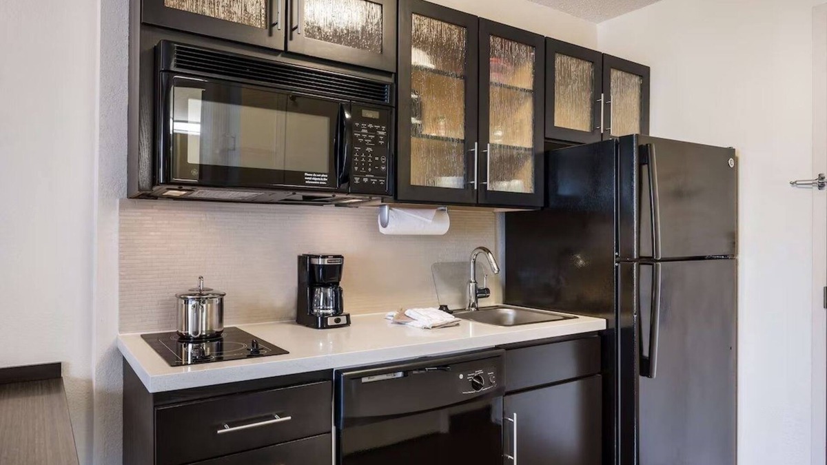 Braintree Hotel | 4 Units | Extended Boston Stay | Kitchen & Laundry | Near Aquarium & Fenway
