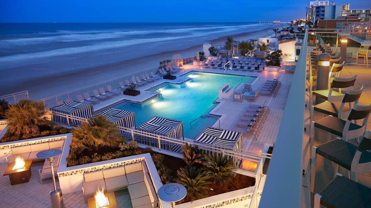 East Daytona Hotel | 4 Units w/Stunning Ocean Views, Outdoor Pool, Pets Allowed, Beachfront