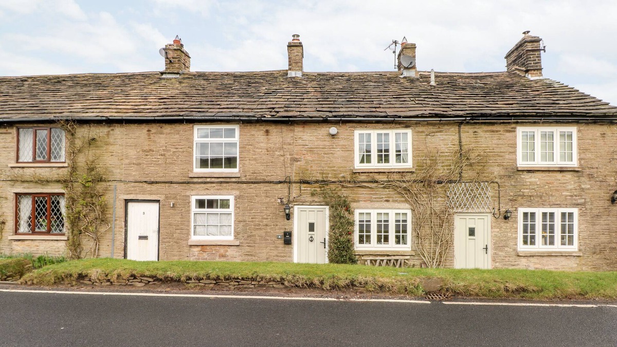 Rainow Cottage | 4 WASHPOOL COTTAGE, family friendly, with open fire in Macclesfield
