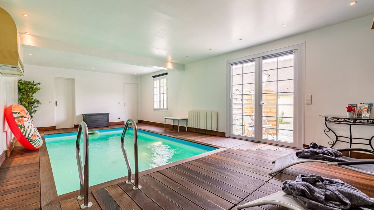 Le Fayel Bed & Breakfast | 40 m2 guest room with private pool