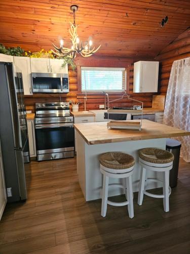 Sevierville House | 40 minutes to Gatlinburg, mountain hideaway