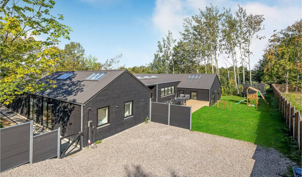 Ordrup House | 400 m² House ∙ 8 bedrooms ∙ 26 guests