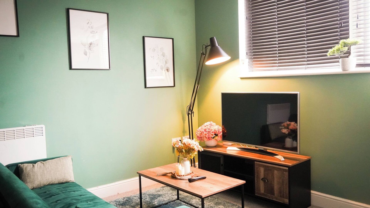 Swindon Apartment | 40percent off monthly/2 bedroom apt/city centre