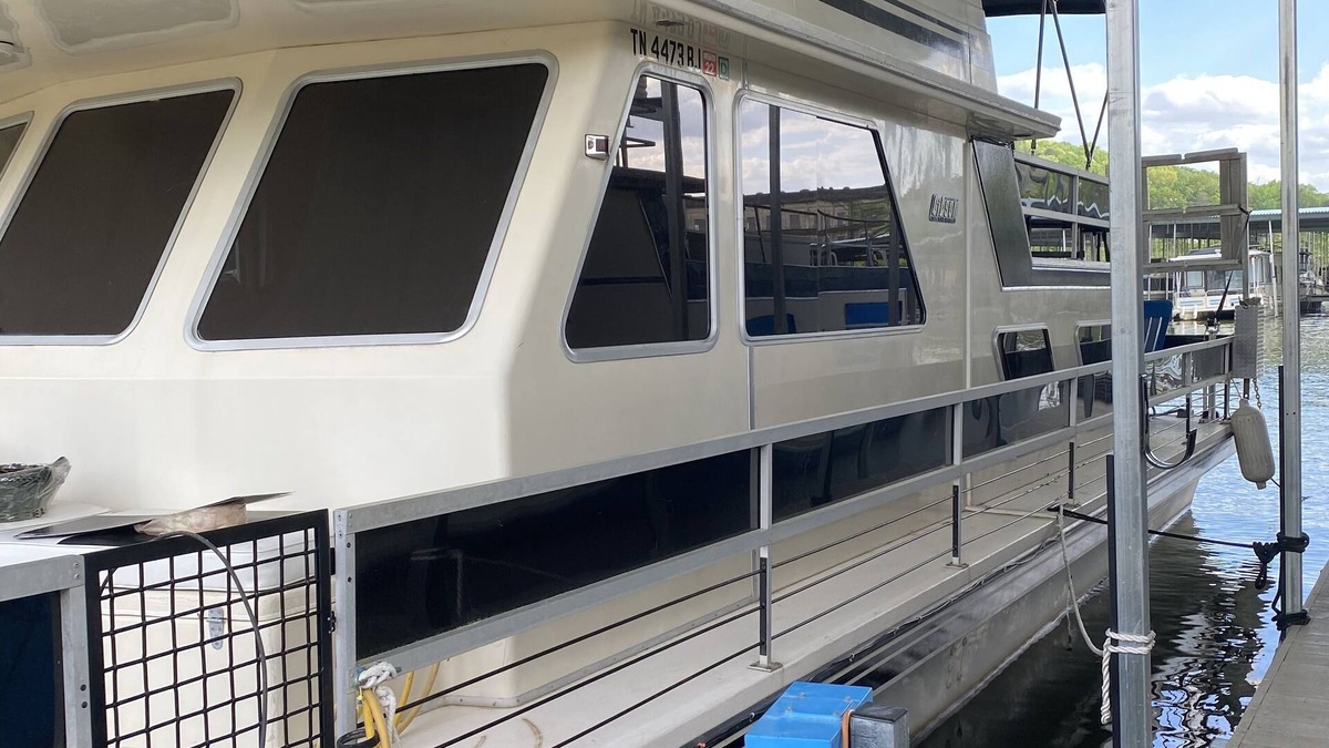 Guild Boat Rental | 41 Foot Boat on Tennessee River, 15 minutes from Chattanooga