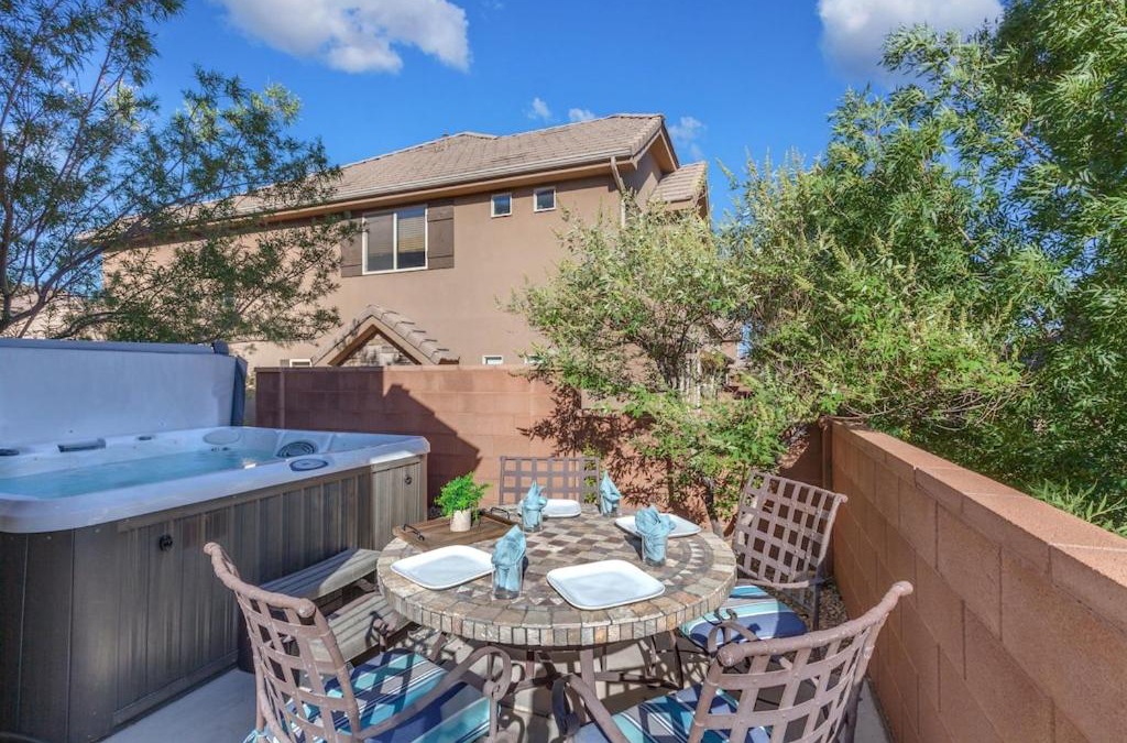 Washington House | 4194 Coral Ridge Resort Dog Friendly, BBQ grill, Private Hot Tub, Community Pool