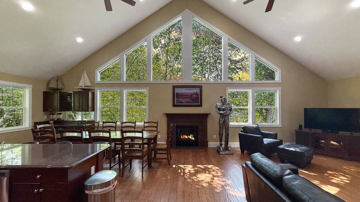 North Conway House | 42-1 Locust Lane | Sleeps 21, Pool, Hot Tub, Views