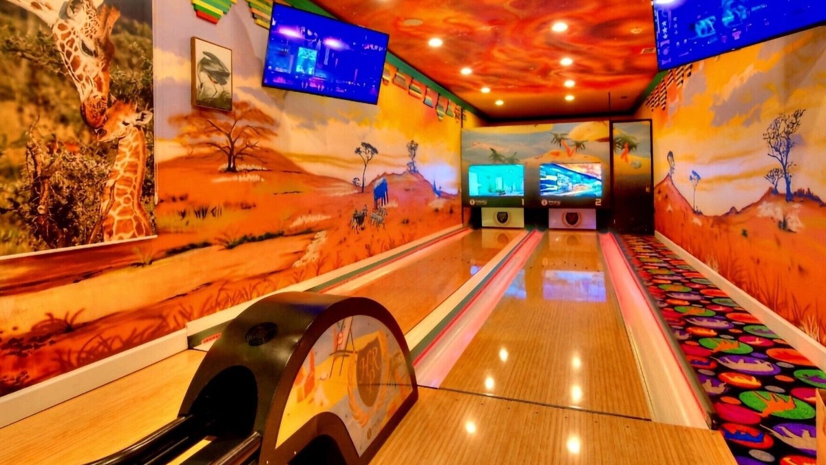Kissimmee House | 42 bedrooms, SAFARI SPORTS WONDER SIDE-BY-SIDE BOWLING VILLAS, sleep 120