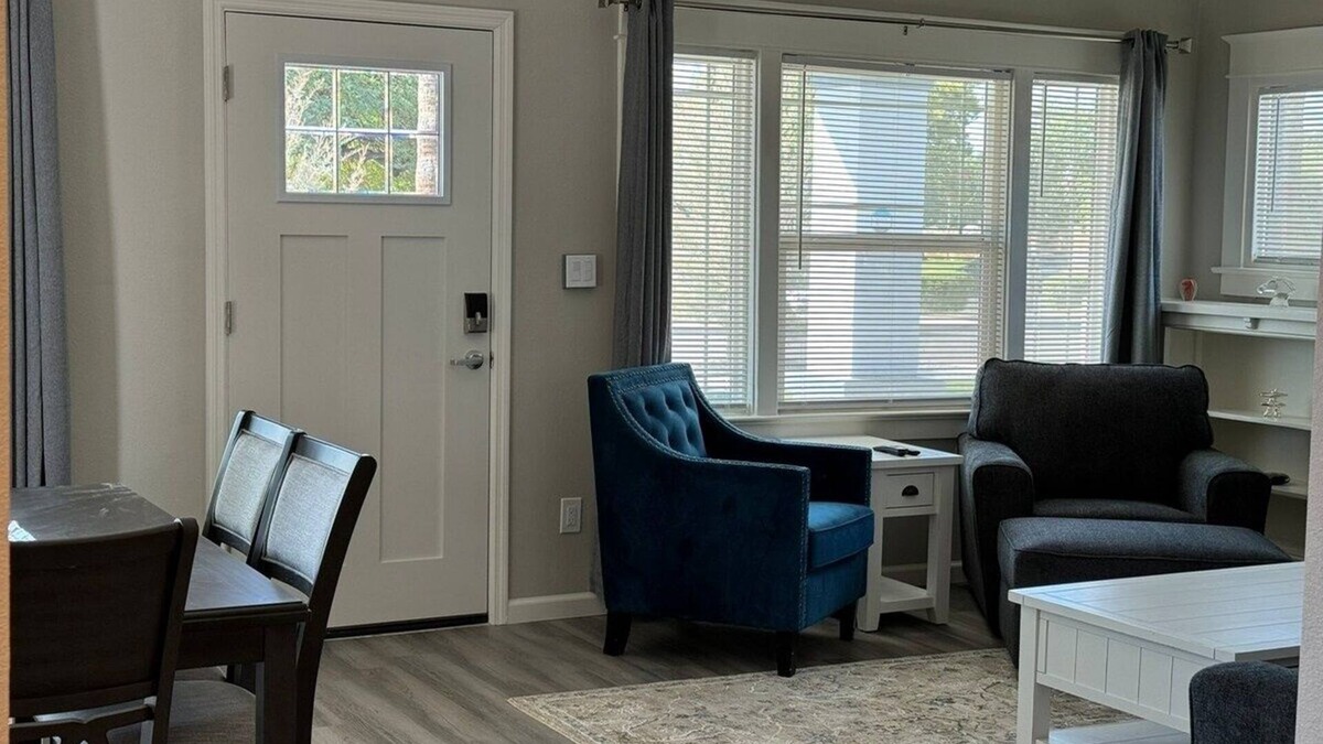 Roosevelt House | 42 Chelsea Place On The Park- In Heart Of Downtown