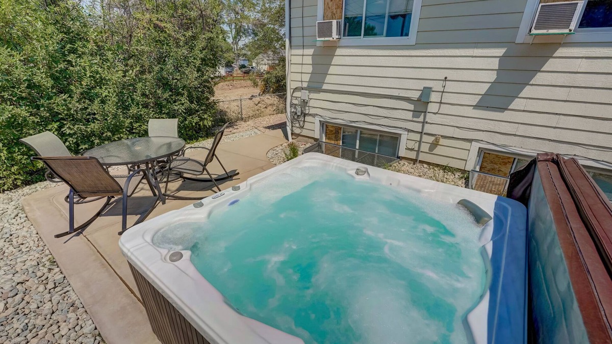 Berkley House | 420 PS5 Hottub Arcade Theater PoolTablePinball