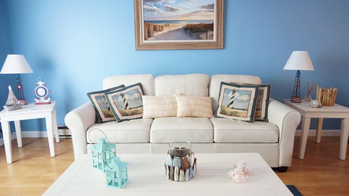 Hyannis House | 43 by the Sea, steps to private beach & heated pool, 1-mile from Main St. shops, AC, & Wi-Fi
