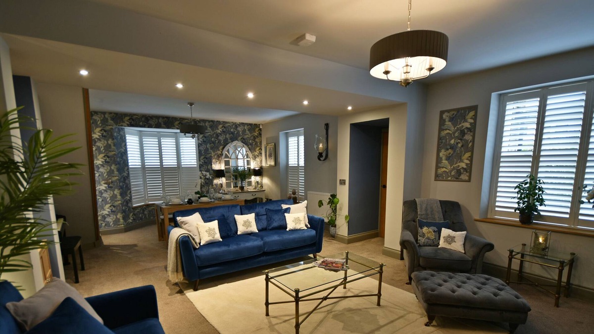 Clitheroe Cottage | 43 WADDOW VIEW, family friendly, with open fire in Clitheroe