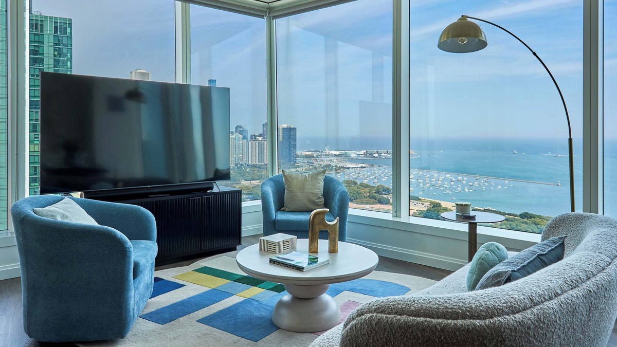 The Loop Apartment | 43rd-Floor Luxury Escape + Lake Views