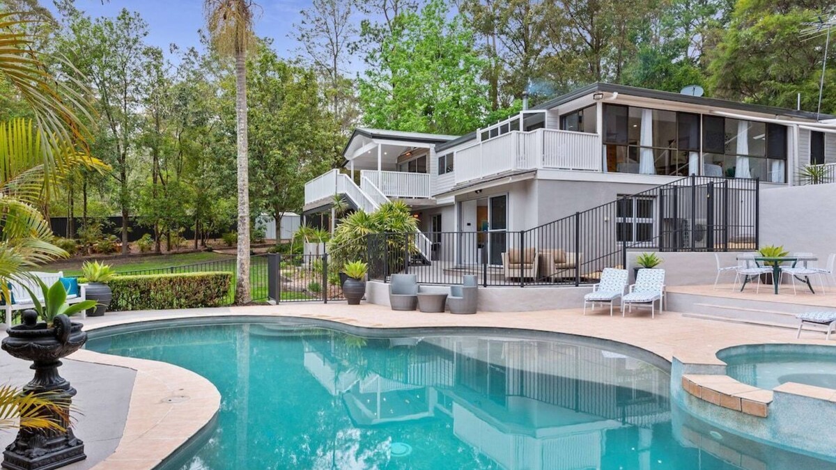 Martinsville House | 442 Martinsville Rd · Villa Nessa - Spa - 12.5m pool up to 14 guests