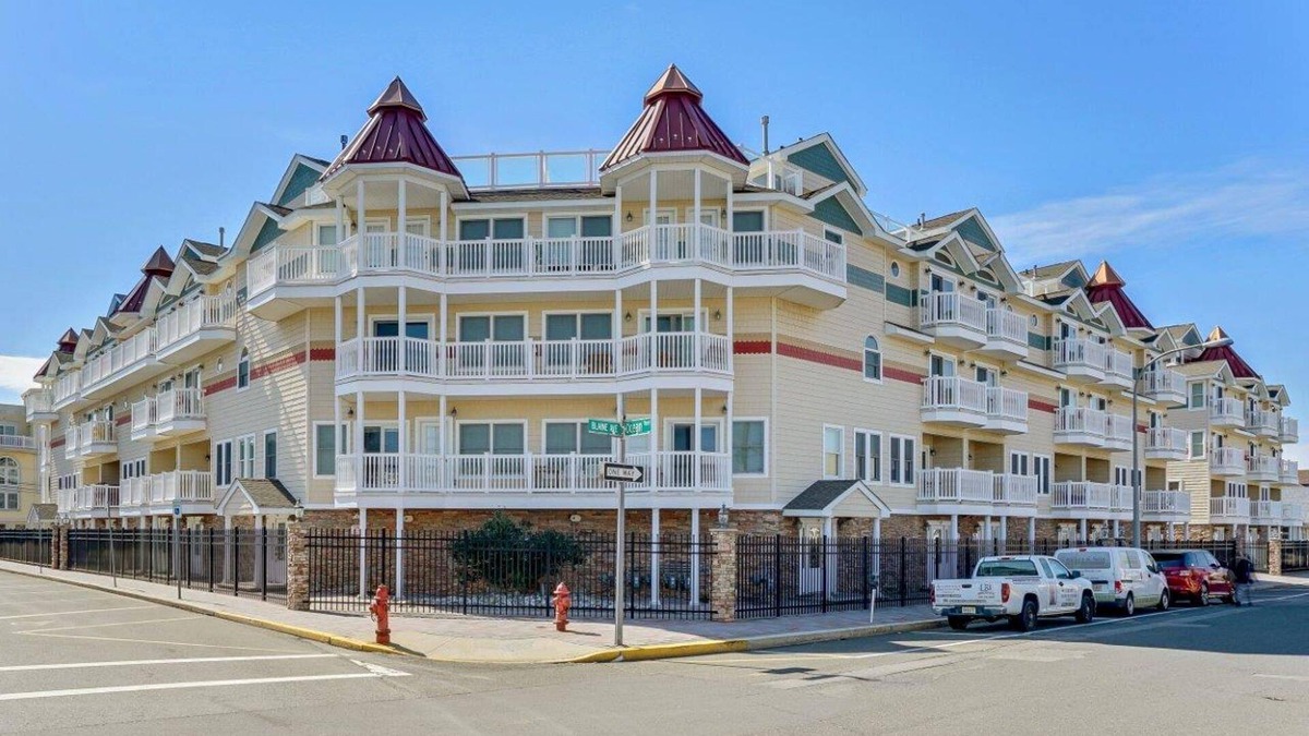 Seaside Heights House | 45 Seconds to the beach! Seaside doesn't get any better than this!