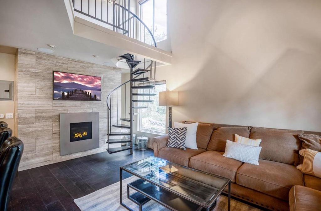 Mammoth Lakes House | #478 - Pet-Friendly, Walk to Canyon Lifts, Garage Parking, Modern Condo