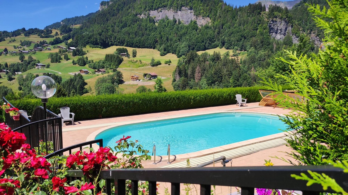 Flumet Apartment | 48m2 rental in chalet with pool view