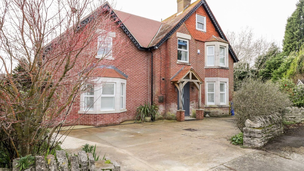 Swanage House | 49 ULWELL ROAD, pet friendly, luxury holiday cottage in Swanage