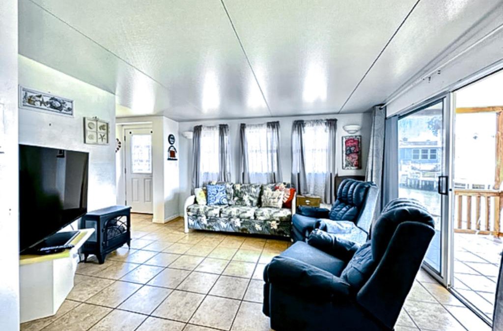 Port Isabel House | 495 W Clam Cir