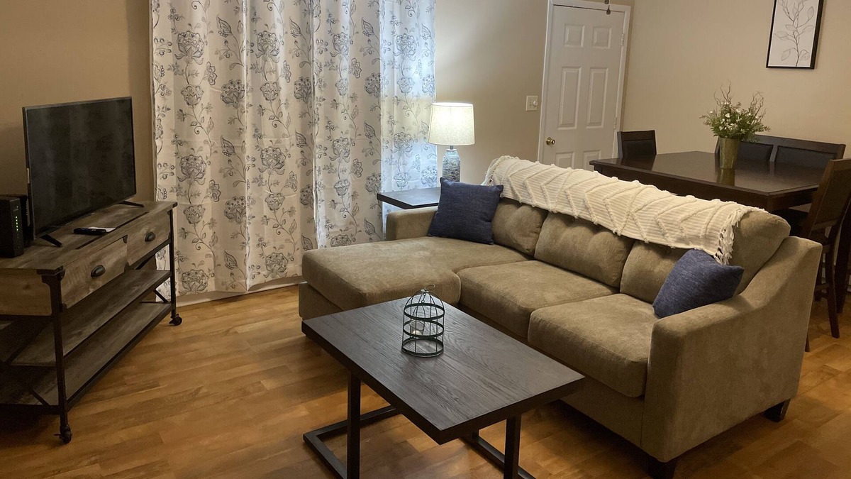 Summerlee House | 498 C Terry Ave