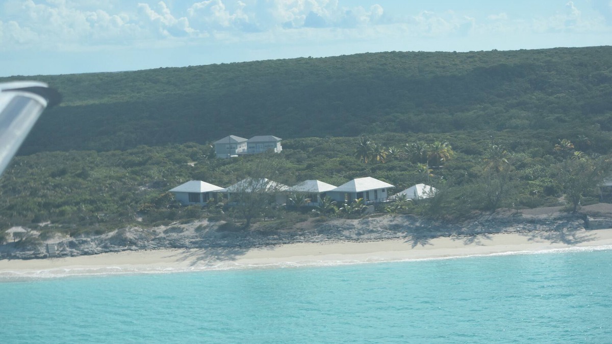 Great Exuma House | 4acres ON beach no drive 4 bedroom pool hot tub gym 3.5 baths 3+3outdoor showers