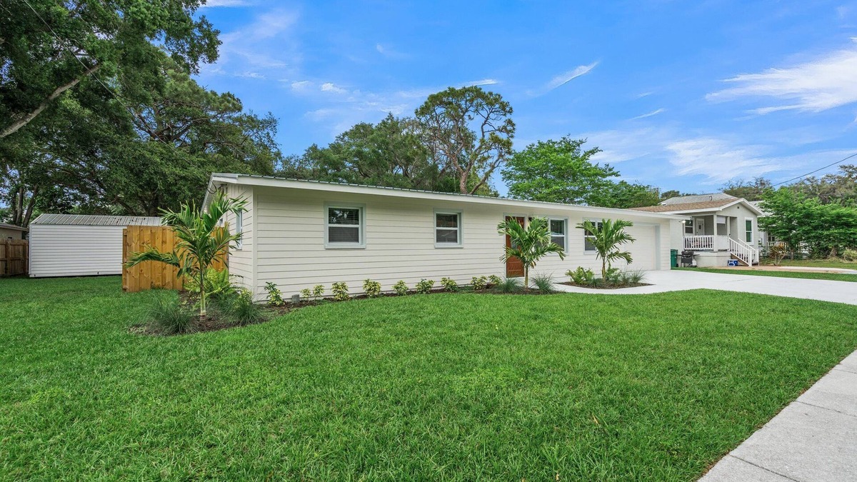 Palmetto House | 4BD 2BA near Anna Maria & downtown, private yard, RV/boat parking, sleeps 10