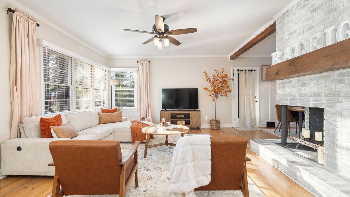Downtown House | 4BD Cozy Urban Escape 5 Mins to DWTN & WakeMed. Movie Room and Arcade Game!
