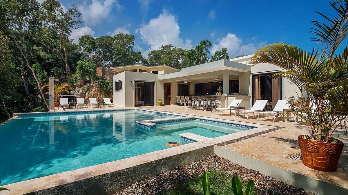 La Mulata Villa | 4BD villa in gated complex, private pool, WiFi/cable TV/BBQ, guest-friendly
