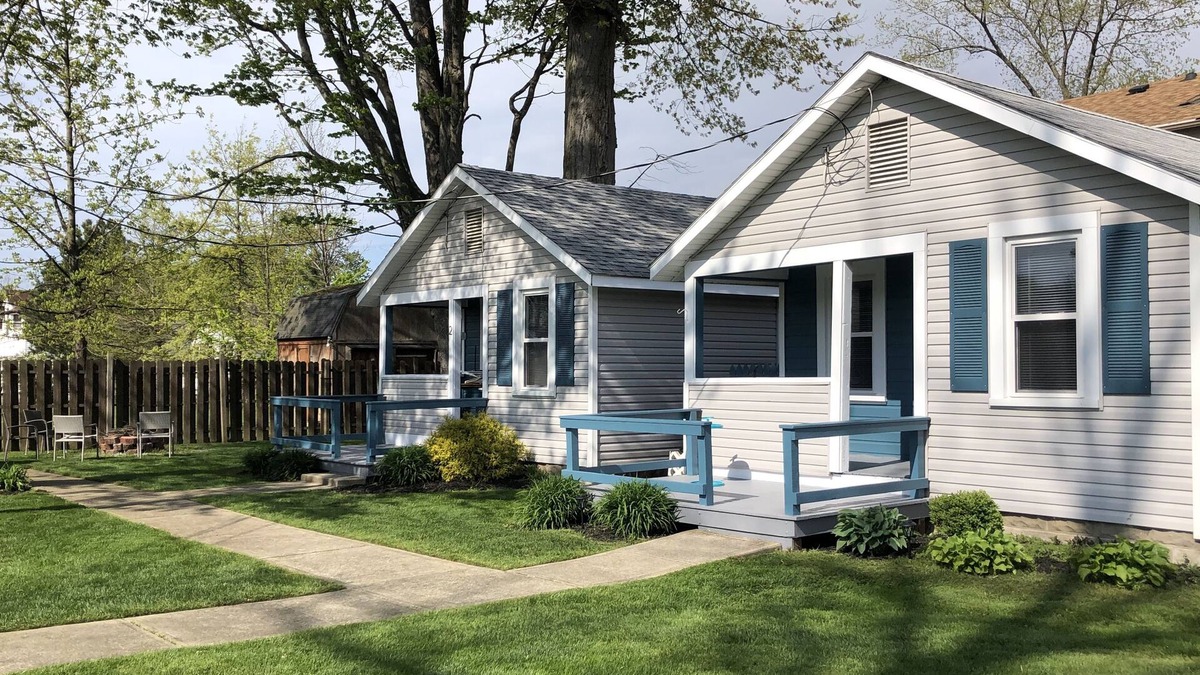 Geneva-on-the-Lake House | 4BDRM Double(2) Cottages Sleeps 10 Right on The GOTL Strip.
