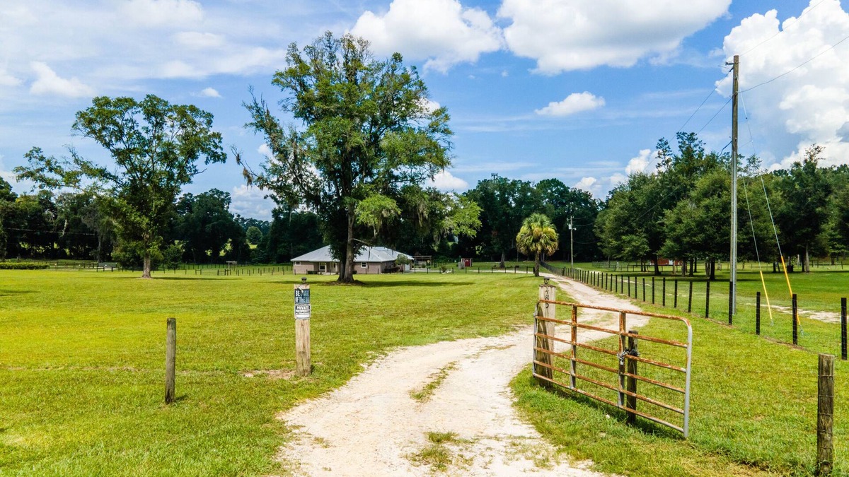 Fellowship House | ✨ 4bed 2.5bath Pool Home. 5 mins from WEC! Sleeps 8-10 Guests. Pet Friendly