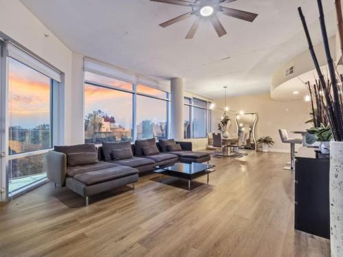 South Eola Apartment | 4Bedroom/2bath 2100sq ft Thorton Park Master Suite
