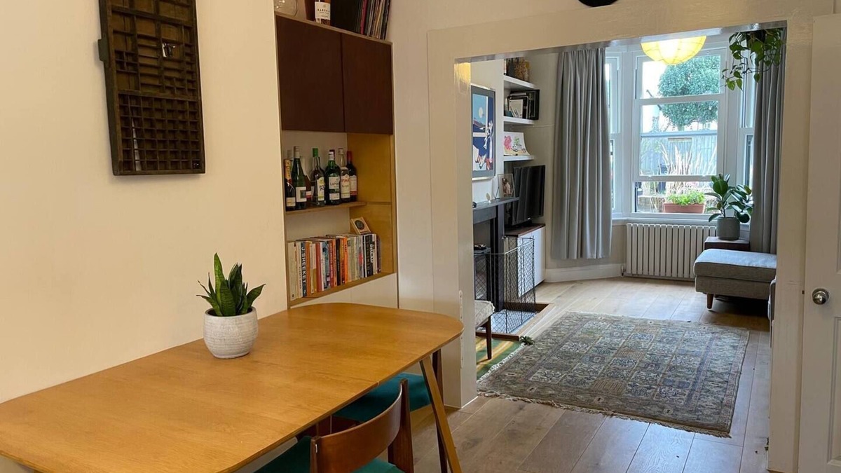 Walthamstow House | 4Bedroom house With Fireplace and Sauna