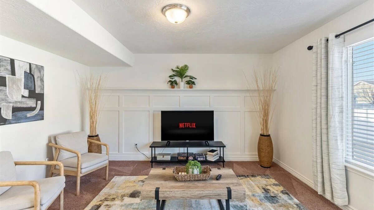 Lehi House | 4BR/2.5B Pet Friendly! 2 Car Garage near Utah Lake!