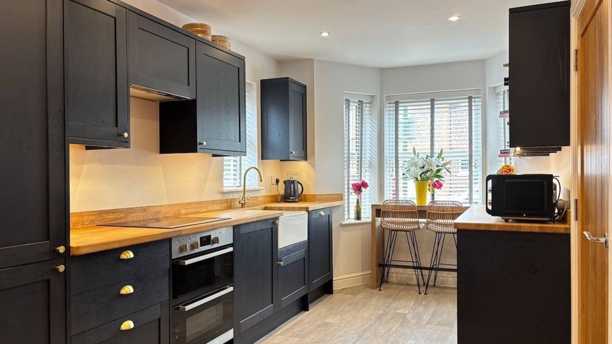 Horsham House | 4BR 2.5BA Fast Wi-Fi Free Parking Garden