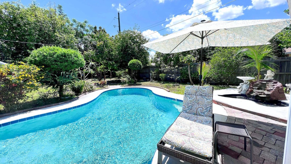 Camellia Gardens House | 4BR/2.5BTH Saltwater Pool home with Outdoor Kitchen and Fruit Trees