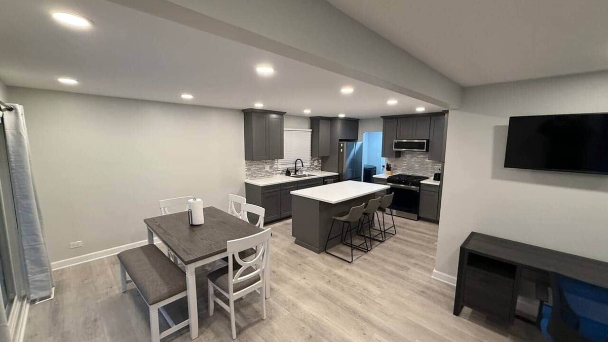 Elk Grove Village House | 4Br/2ba Modern Fresh rehab near O'Hare