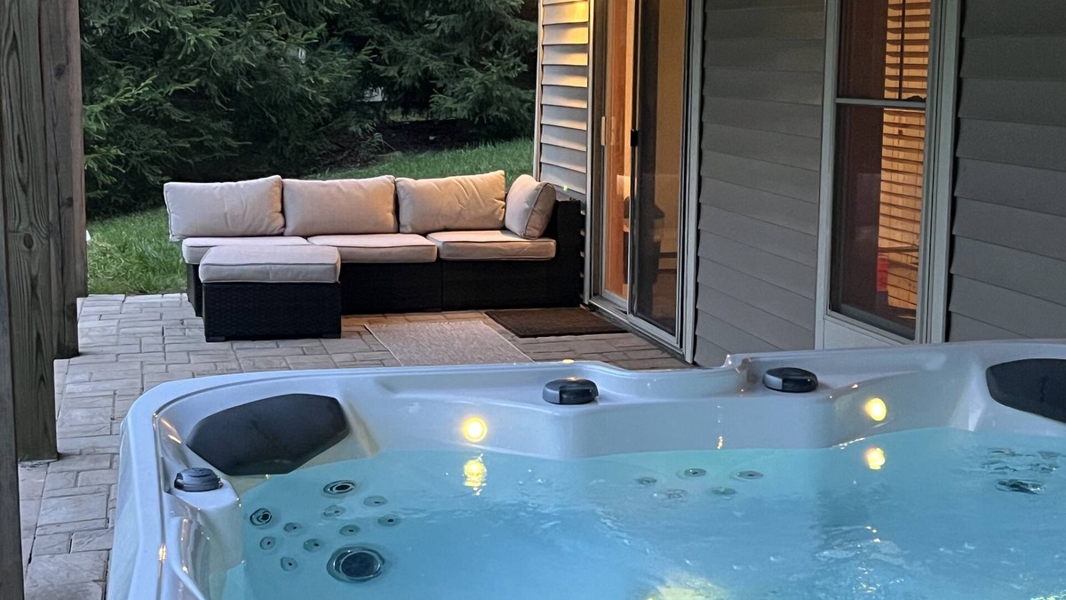 Tannersville House | 4BR Camelback House/Hot Tub/9 Beds/Fin BaseGame RmGarage/Firepit