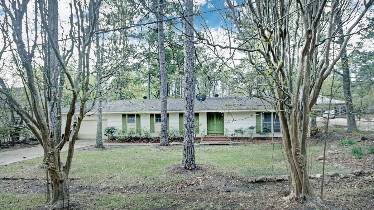 Jackson House | 4BR City Retreat w/Fire Pit, BBQ & Free Parking