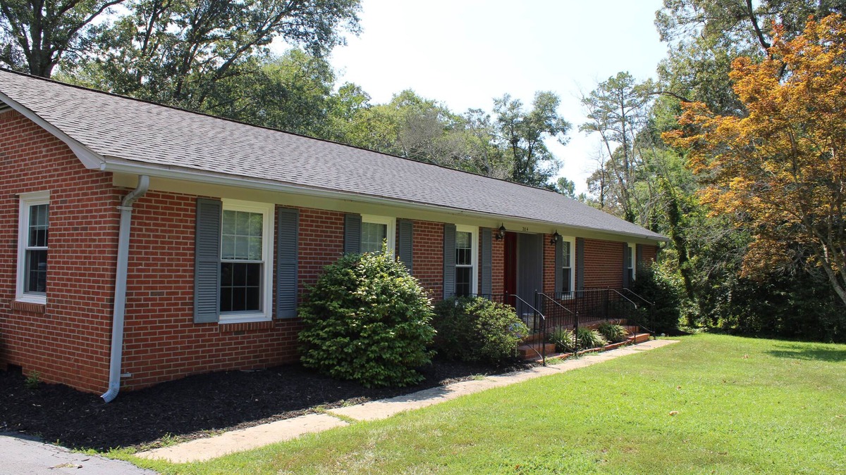 Clemson House | 4BR Clemson Retreat:Safe, Quiet Street Near Campus & Parks