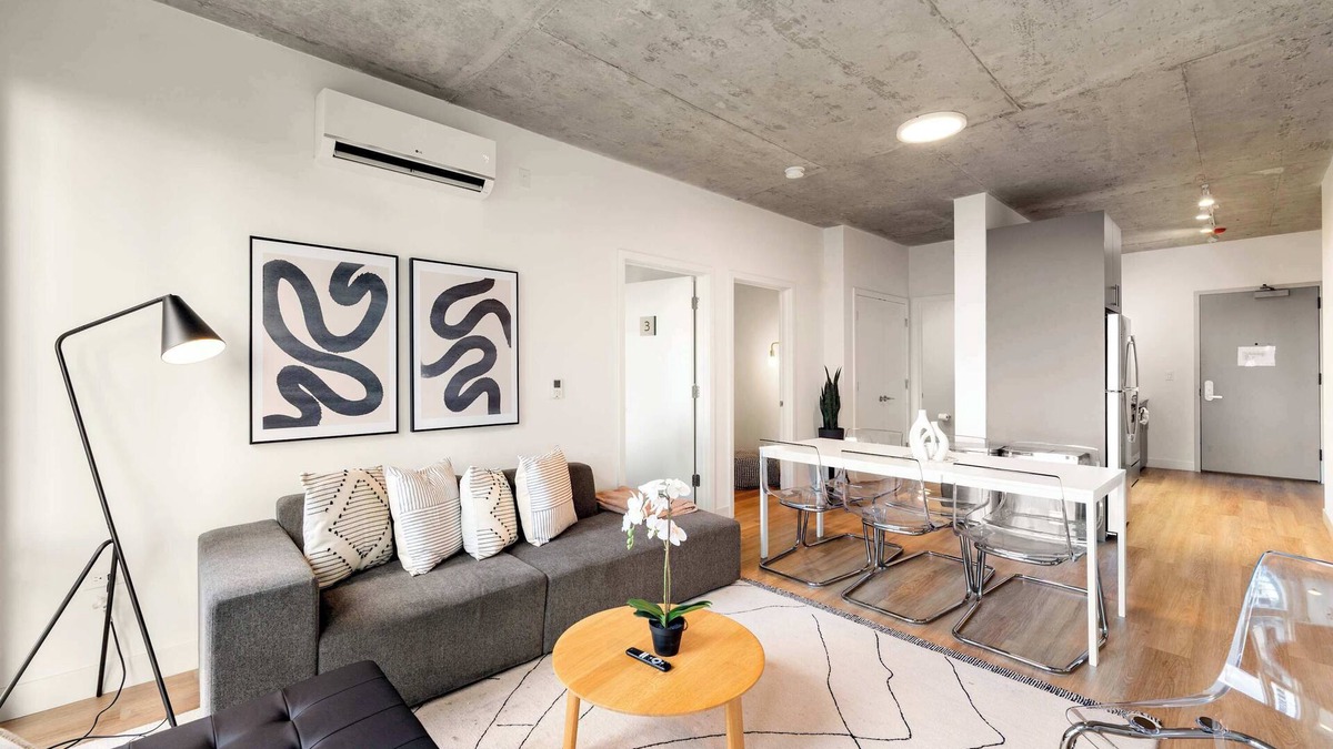 River North Hotel | 4BR Corporate Suite Central and Modern
