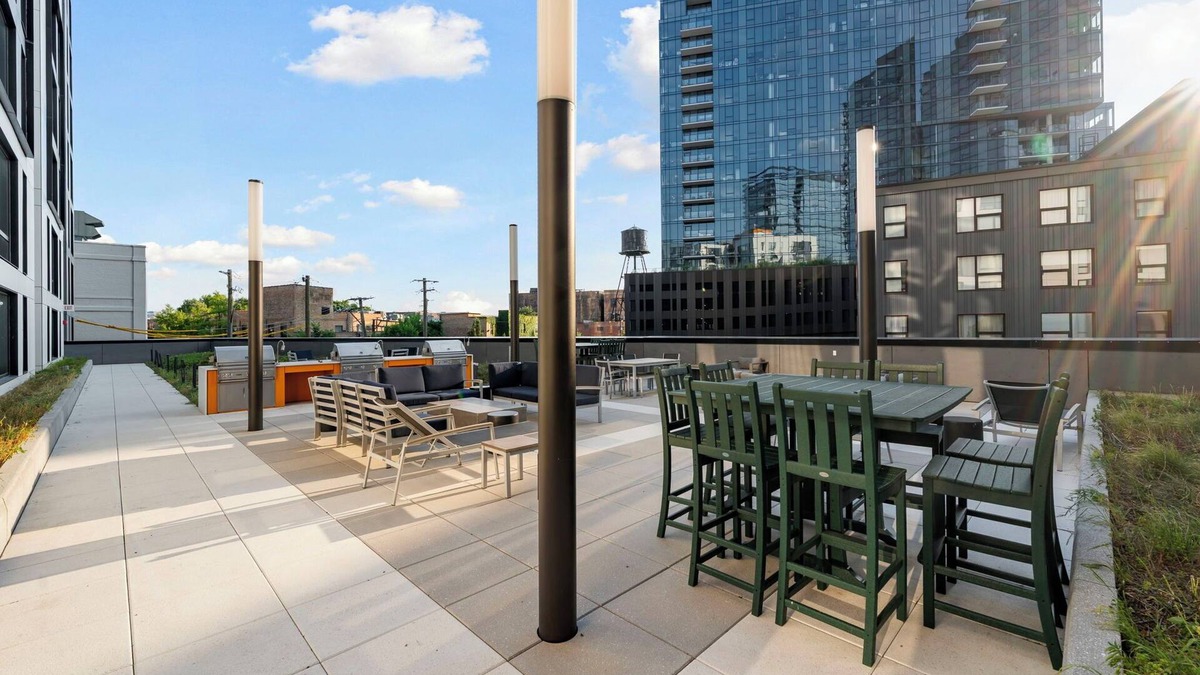 River North Hotel | 4BR Corporate Suite Central and Modern