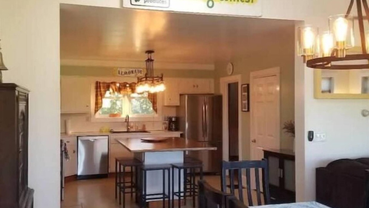 Bucksport House | 4Br Farmhouse @The Narramissic Manor with Sunrise views of Great Pond Mountain