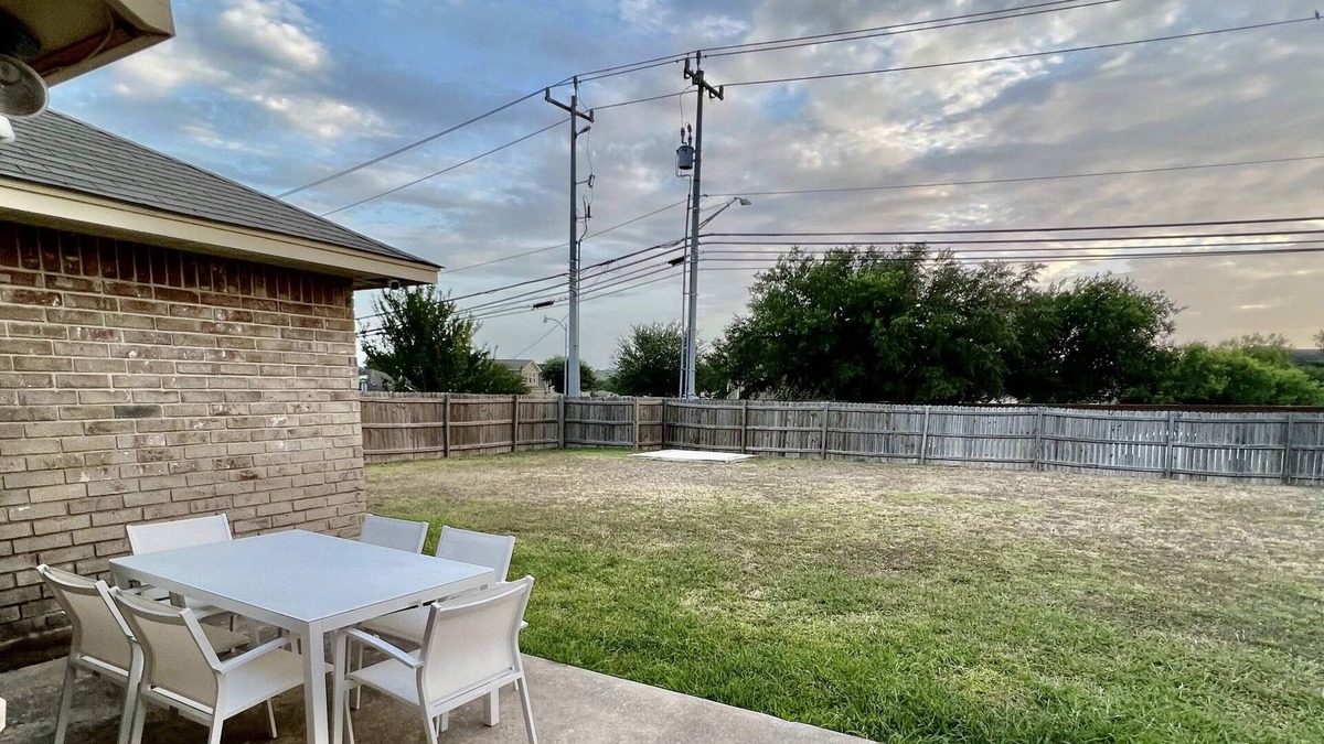 Universal City House | 4BR Fully Furnished Corporate Home Winter Specials