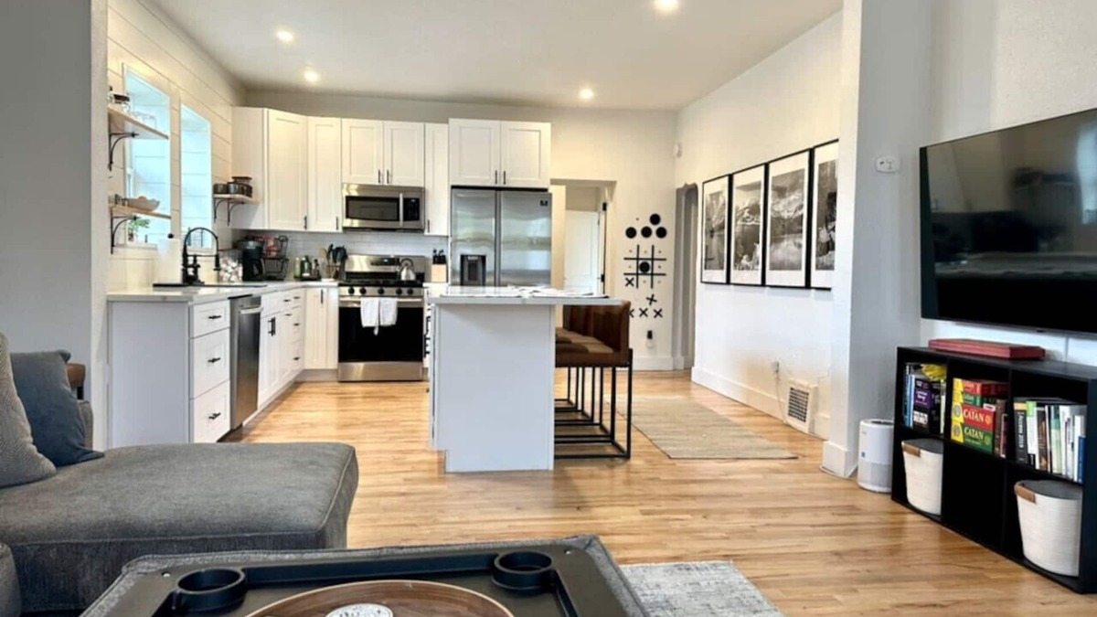 Sunnyside House | 4BR Highlands Home - Modern Style & Comfort